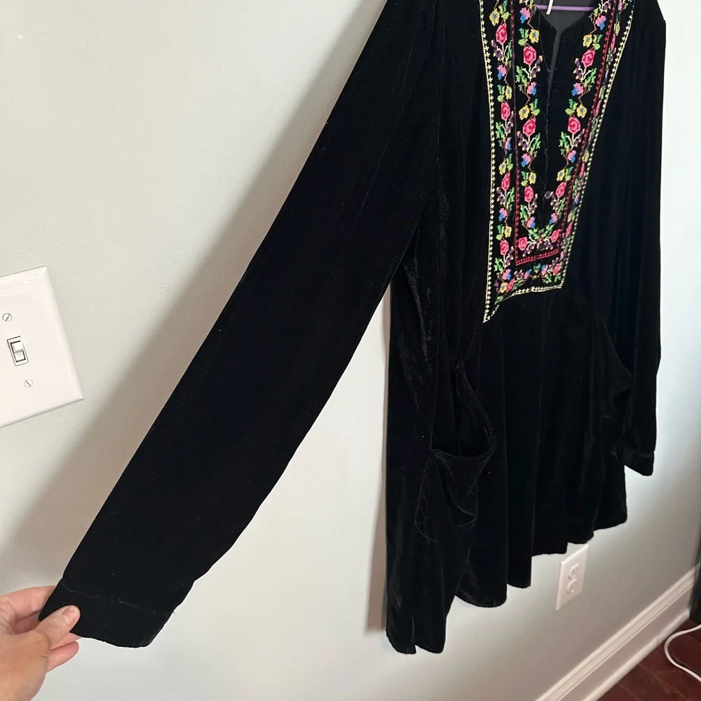 Free People velvet dress with floral embroidery - Picture 5 of 7